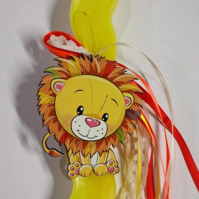 Χειροποίητη αρωματική λαμπάδα με ξύλινο λιονταράκι κίτρινο