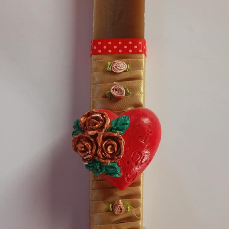 Χειροποίητη αρωματική λαμπάδα με καρδιά & τριαντάφυλλο