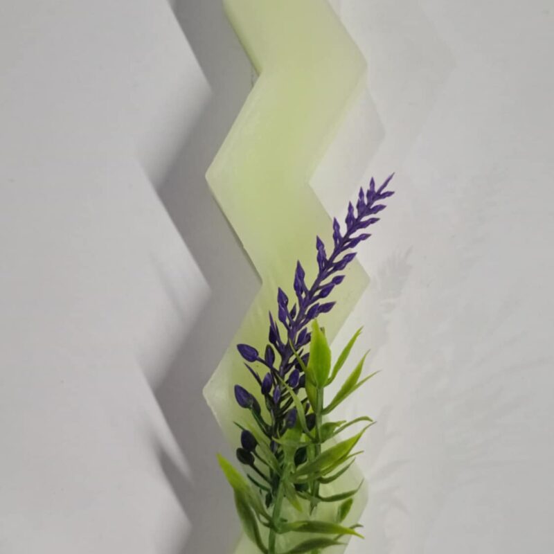 Χειροποίητη αρωματική λαμπάδα με λουλούδια