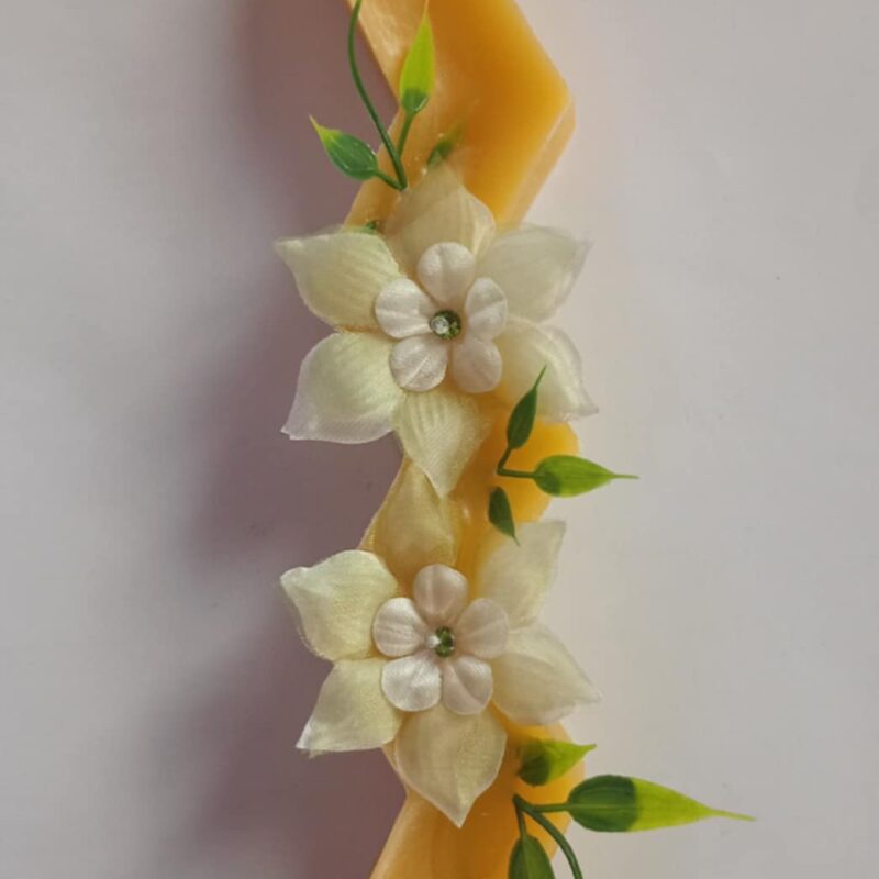 Χειροποίητη αρωματική λαμπάδα με άνθη κίτρινο