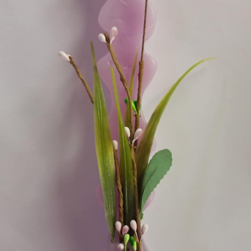 Χειροποίητη αρωματική λαμπάδα με άνθη και αυγο ροζ